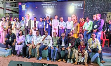 गीतों के राजकुमार प्रसिद्ध कवि व गीतकार नीरज की यादों में डूबे श्रोता