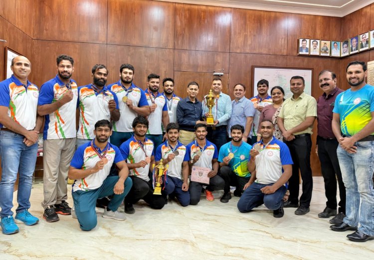 रतलाम रेल मंडल के पहलवानों ने ऑल इंडिया इंटर रेलवे कुश्ती प्रतियोगिता में 17 पदक जीतें, डीआरएम ने किया सम्मानित
